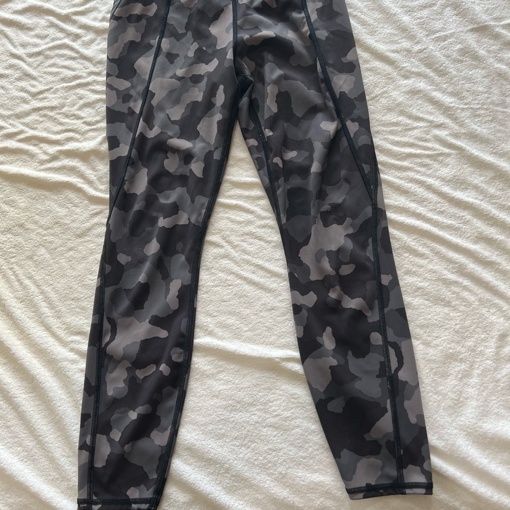 Athleta lightning Camo 7/8 Tights